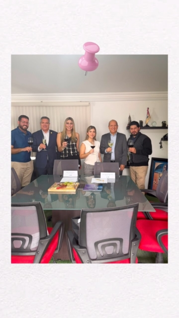 🤝 Ormuz x AMASFAC: sumando esfuerzos para fortalecer al sector asegurador.

El viernes tuvimos la oportunidad de renovar este convenio con AMASFAC, un acuerdo que busca generar beneficios para sus socios y, sobre todo, contribuir a que cada vez más agentes cuenten con las herramientas necesarias para cumplir con sus obligaciones y ejercer su actividad de manera segura y ordenada.

Con esta alianza:
✨ Generamos beneficios para los socios AMASFAC.
📋 Impulsamos el cumplimiento de las obligaciones de los agentes.
🤝 Fortalecemos y profesionalizamos al sector asegurador.

Gracias a AMASFAC por la confianza y por seguir impulsando iniciativas que suman al crecimiento de nuestra industria.

Cuando trabajamos juntos, fortalecemos a todo el sector.

#Ormuz #AMASFAC #SectorAsegurador #AgentesDeSeguros #Segurosyfianzas